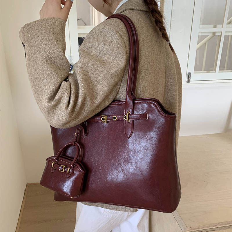 LEFTSIDE Big PU Leather Short  - Women Bags For Airport recension och pris