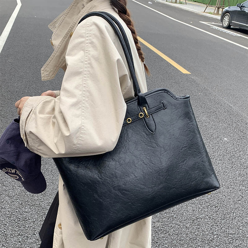 LEFTSIDE Big PU Leather Short  - Women Bags For Airport recension och pris
